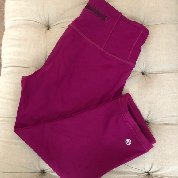 lululemon athletica Pants - EUC Lululemon Crop with beautiful lace detailing